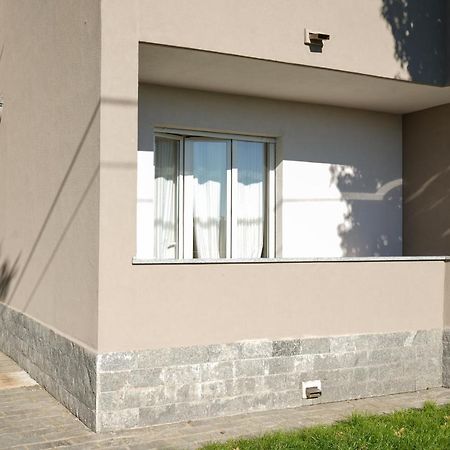 10 Min From The Airport-Wifi-Free Parking Apartment Samarate Bagian luar foto