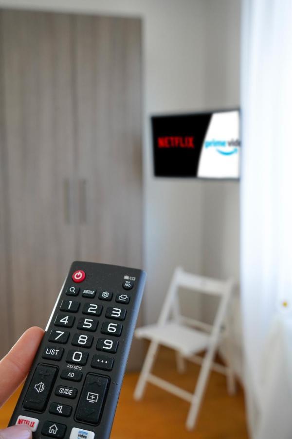 10 Min From The Airport-Wifi-Free Parking Apartment Samarate Bagian luar foto
