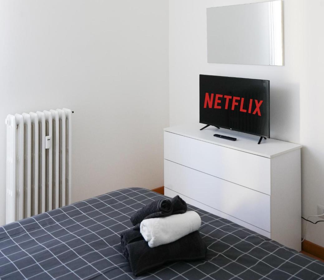 10 Min From The Airport-Wifi-Free Parking Apartment Samarate Bagian luar foto