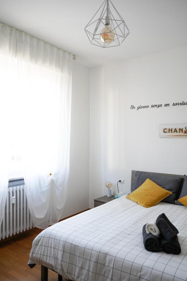 10 Min From The Airport-Wifi-Free Parking Apartment Samarate Bagian luar foto