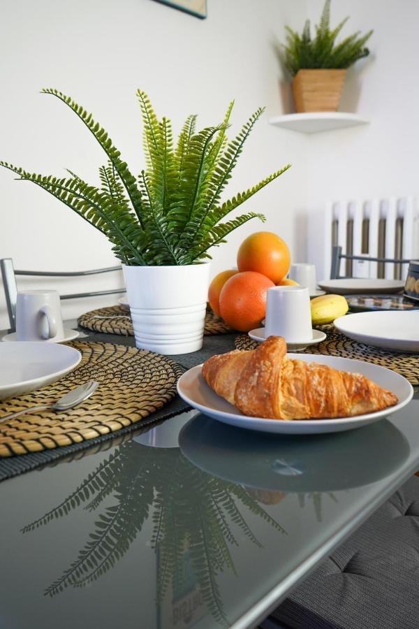 10 Min From The Airport-Wifi-Free Parking Apartment Samarate Bagian luar foto