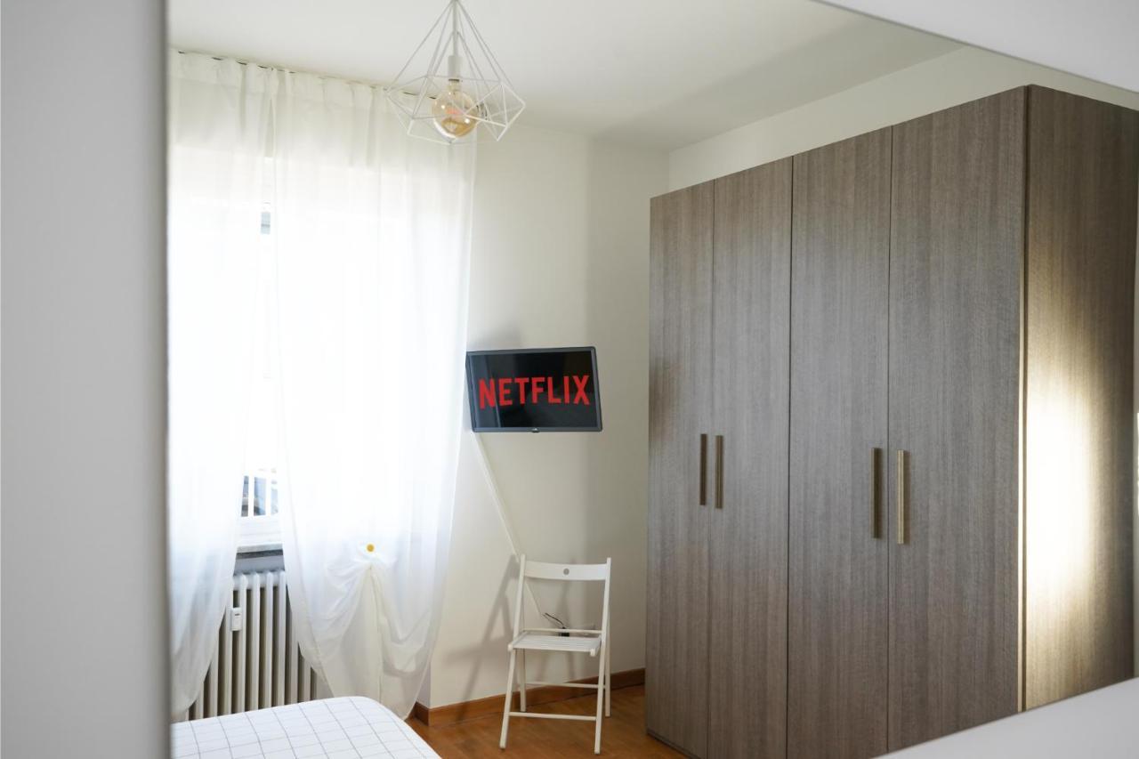 10 Min From The Airport-Wifi-Free Parking Apartment Samarate Bagian luar foto