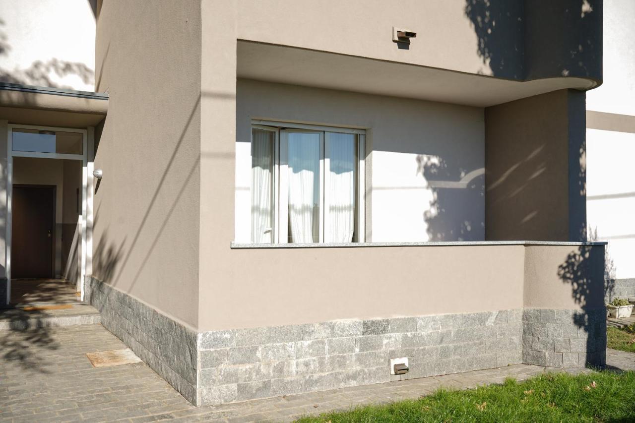 10 Min From The Airport-Wifi-Free Parking Apartment Samarate Bagian luar foto