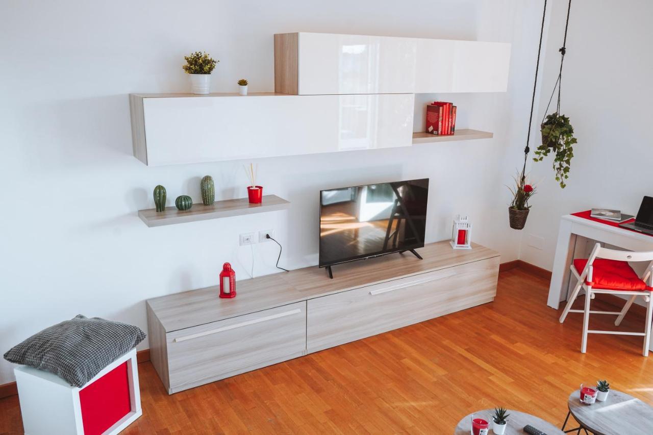 10 Min From The Airport-Wifi-Free Parking Apartment Samarate Bagian luar foto